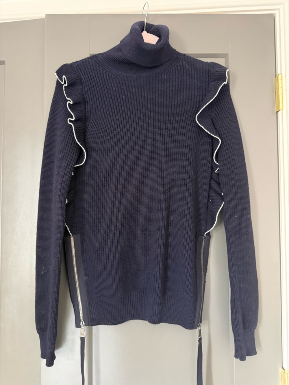 No. 21 Navy Turtleneck Sweater with Contrast Ruffle